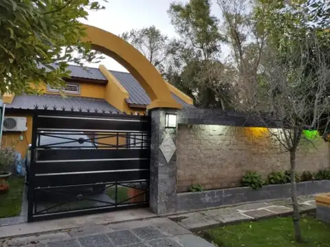 Mitre e/ Esteban Echeverria y Los Potrerillos