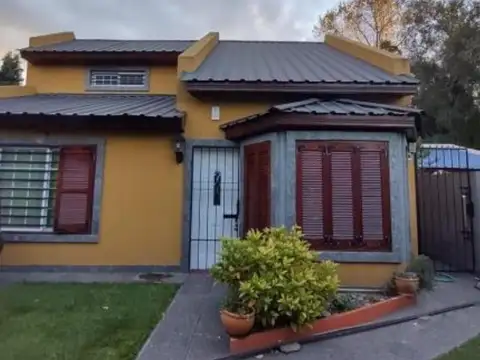 Casa en venta - 3 Dormitorios 4 Baños - San Vicente