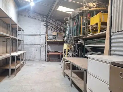 ALQUILER GALPÓN 136M2 c/FOSA, OFICINA MONTE CASTRO