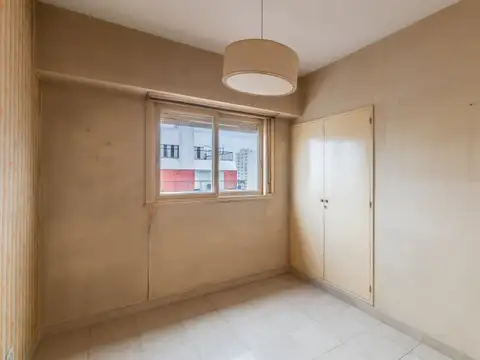 Oportunidad en Coghlan – 4 Ambientes a Reciclar – Muy Luminoso