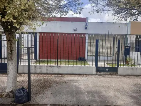 CASA EN VENTA, BARRIO JARDÍN, a 3 min del Paseo del Jockey !