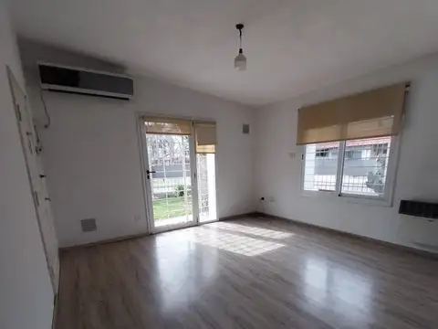 Casa 5 ambientes con 1 baño