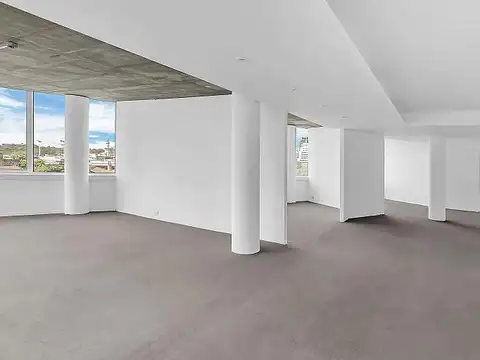 Piso alto, planta libre, excelente vista al Rio.