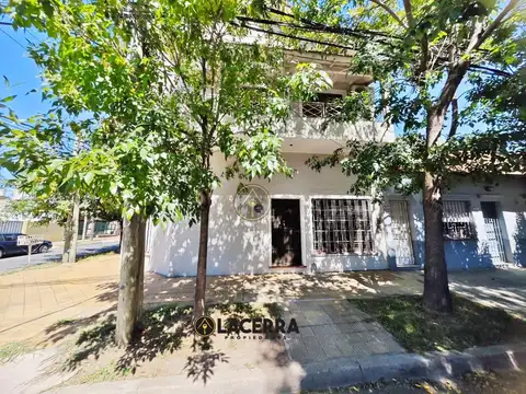 PH ESQUINA EN PLANTA BAJA DE 4 AMB