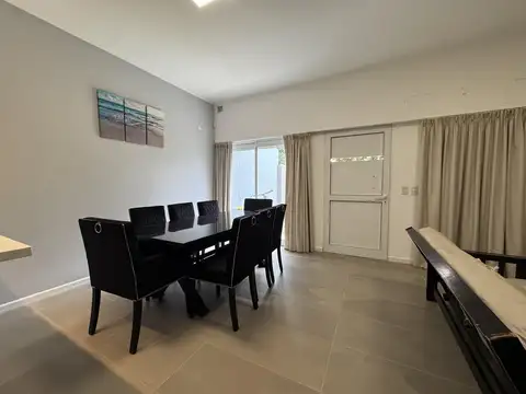 Casa 4 ambientes con 4 baños
