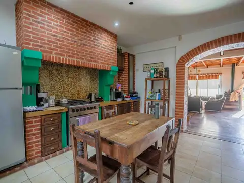 Casa en Venta con 2 cocheras