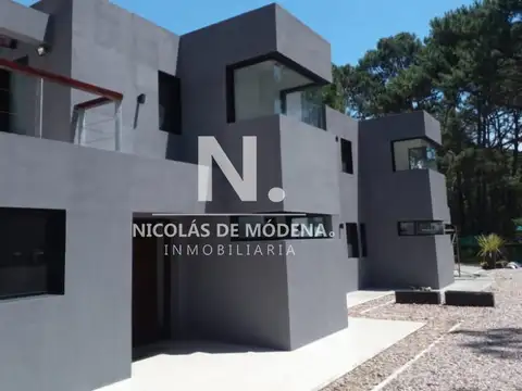 Vende casa ideal de 3 dormitorios en suite, en Solanas, Punta Ballena.