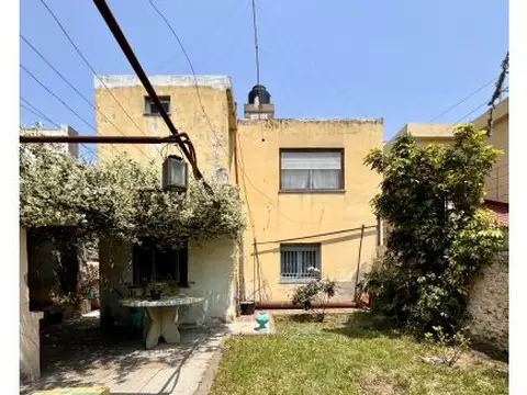 VENTA: CASA DE TRES DORMITORIOS EN SAN LORENZO.
