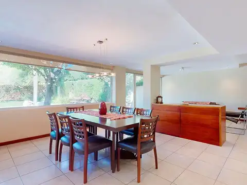 Casa en Venta con 4 cocheras