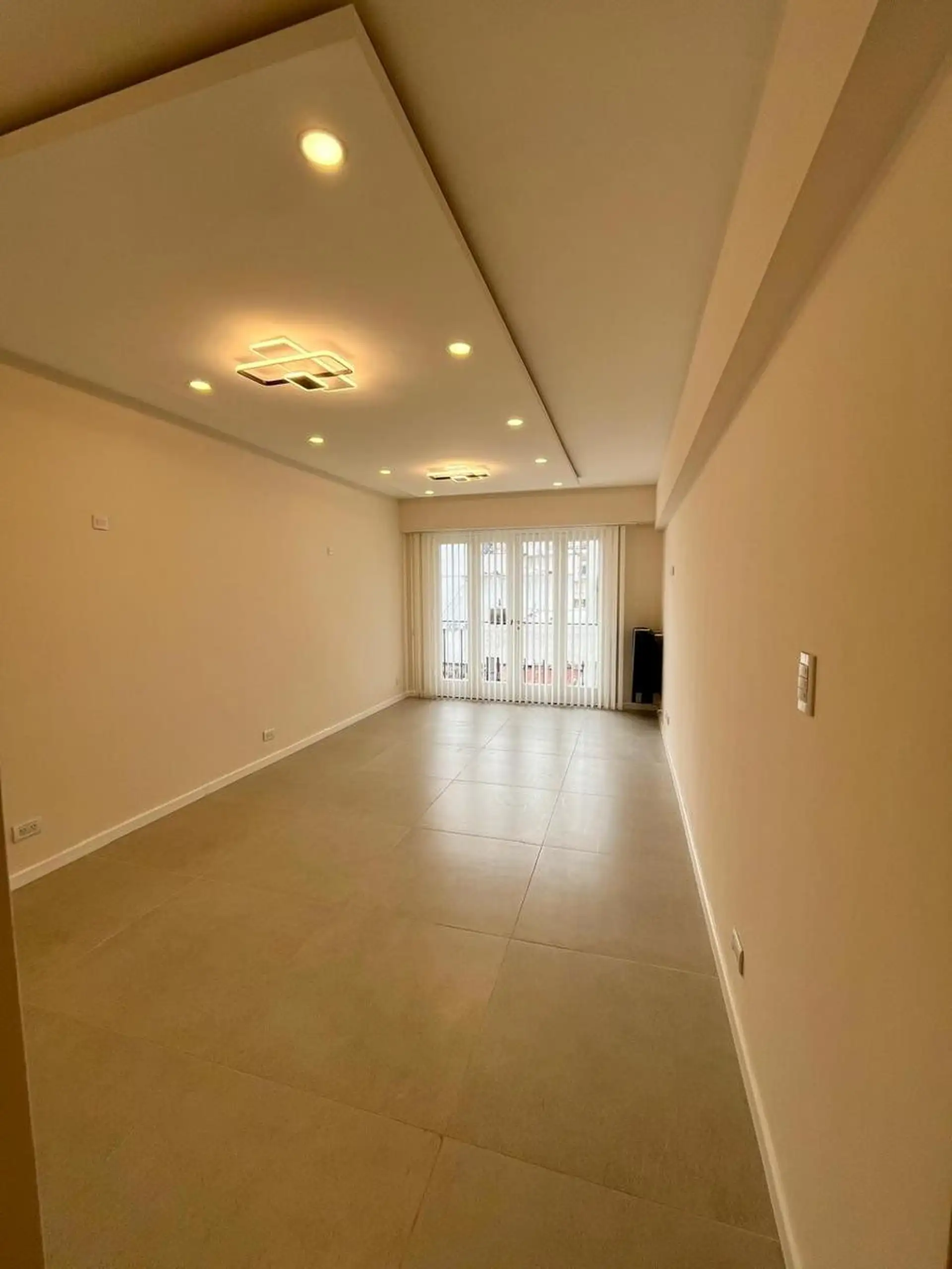 Depto 3 amb con dependencia, 76m² con balcón — Centro