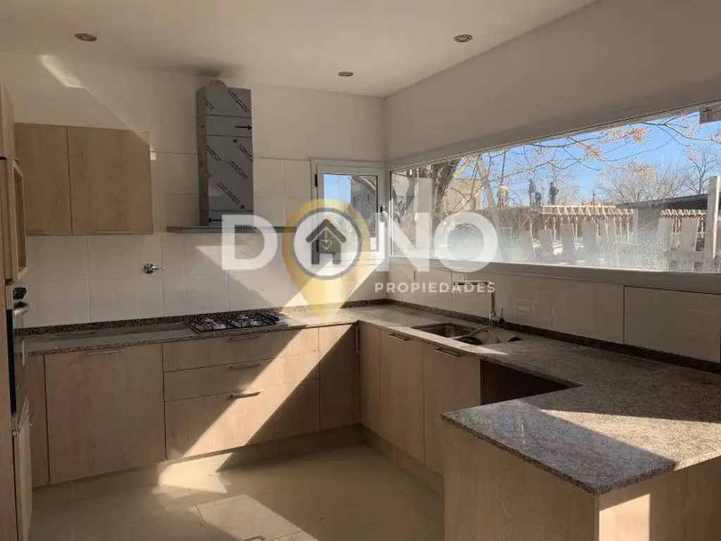 Casa - 170  m² Cubierta | 3 dormitorios | A Estrenar | 2 baños | 4 ambientes | 2 cocheras