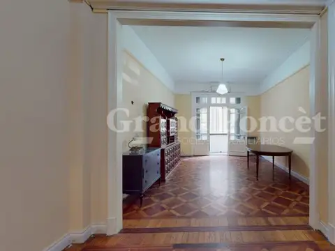 Departamento de 4 Ambientes con Balcón y Dependencias