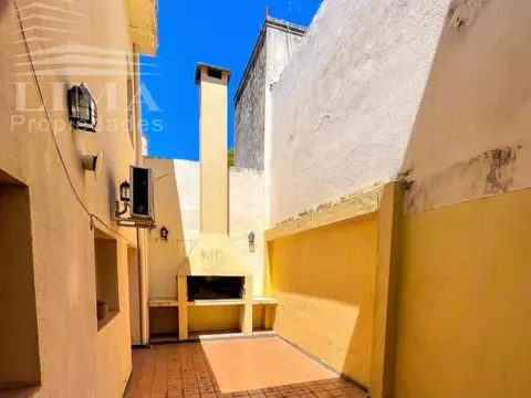 Casa 9 ambientes con 2 baños