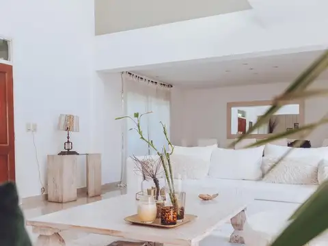 Casa en Alquiler con 1 cochera