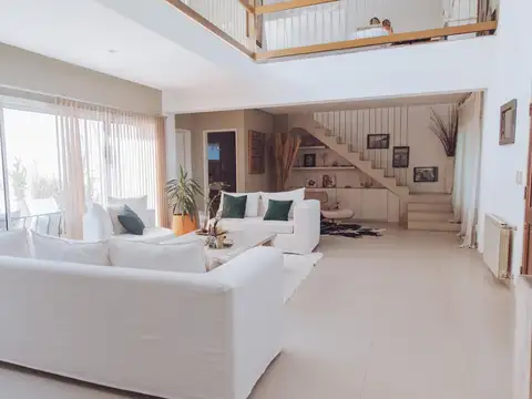 Muy linda casa con pileta de 3 habitaciones en barrio cerrado El Portillo!