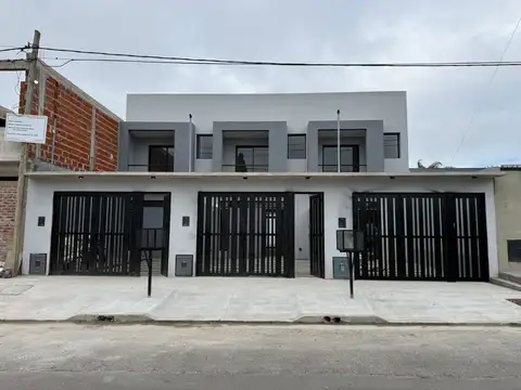 Dúplex a estrenar 2 dormitorios con jardín y cochera en La Plata