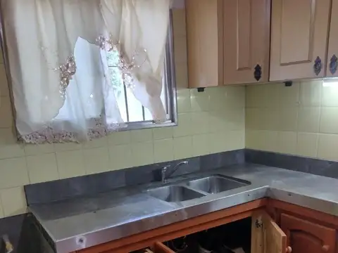 Depto Tipo Casa en Alquiler con 1 cocheras