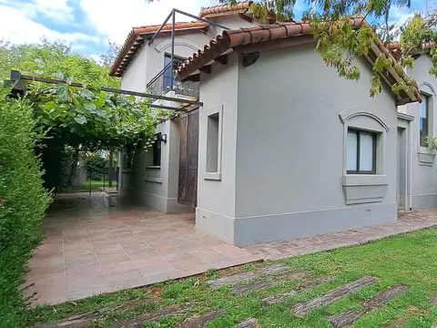 Casa en Alquiler de 4 dormitorios