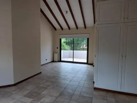 Casa 6 ambientes con 4 baños