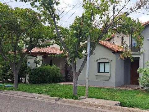 Alquilo Casa en Club de Campo Guaymallen