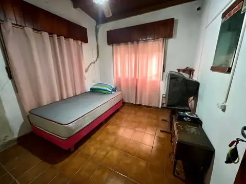 Casa 6 ambientes con 1 baño