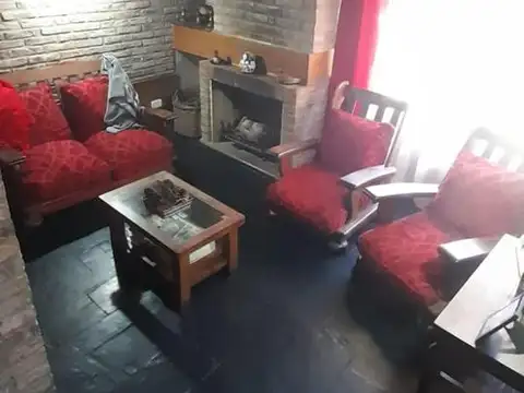 Casa en venta - 4 Dormitorios 4 Baños - 375Mts2 - Moreno