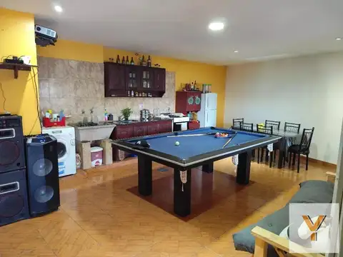 Casa en Venta con 2 cocheras