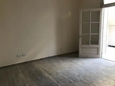 Depto Tipo Casa en Venta en Villa del Parque, USD 237.000