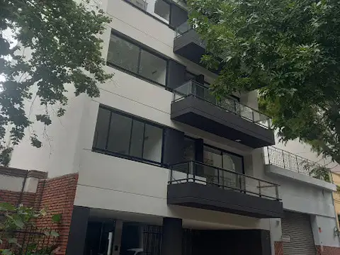 Hermoso dpto 2 ambientes semipiso al frente con opción cochera