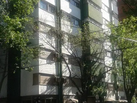 MAGNIFICO PISO CON COCHERA EN QUILMES CENTRO.