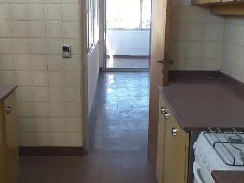 MAGNIFICO PISO CON COCHERA EN QUILMES CENTRO.