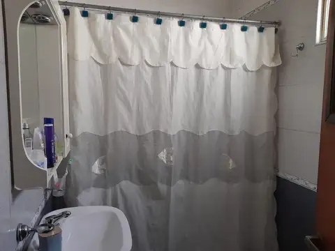 CASA 4 AMB. CON JARDÍN - APTO CRÉDITO- POMPEYA