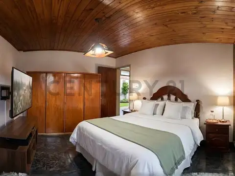 Casa en Venta con 2 cocheras