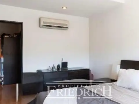 Casa en Venta con 6 cocheras