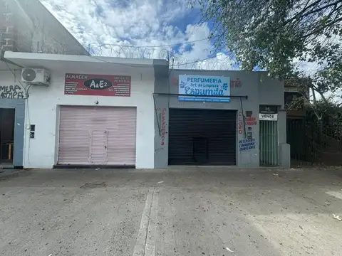 Excelente Propiedad para Invertir 2 Locales y Dpto con Fondo