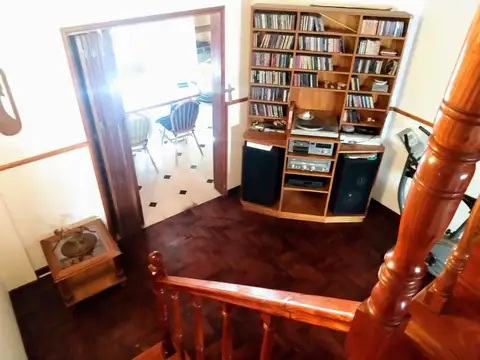 CASA  4 AMBS + DEPTO  COCHERA, PATIO Y TERRAZA LOMAS MIRADOR