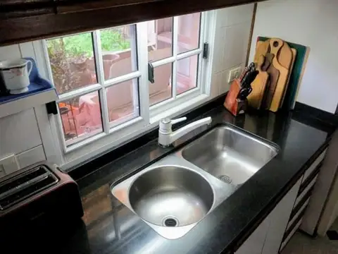 CASA  4 AMBS + DEPTO  COCHERA, PATIO Y TERRAZA LOMAS MIRADOR