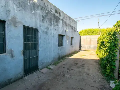 VENTA CASA A REFACCIONAR SOBRE AV. GRAL PAZ