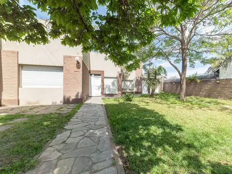 Casa 6 ambientes con 2 baños