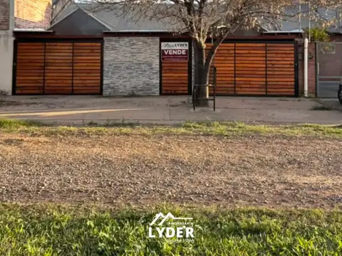 Casa en venta c/ cochera en Centro