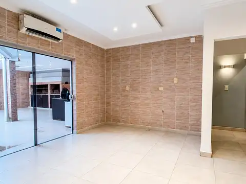 Casa en venta c/ cochera en Centro