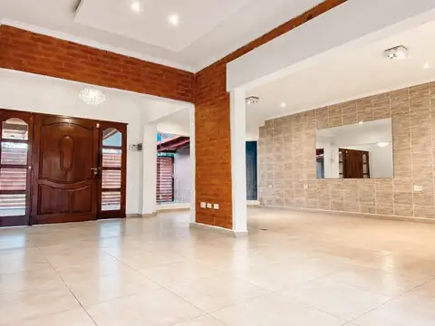 Casa 5 ambientes con 3 baños