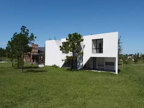 Casa en Alquiler en Barrio cerrado La Carolina