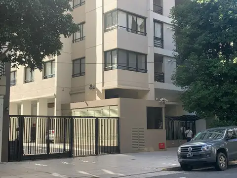 Impresionante semi piso de 4 ambientes y 2 cocheras