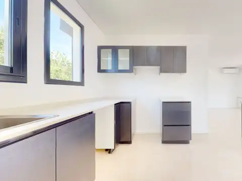 Casa 6 ambientes con 2 baños