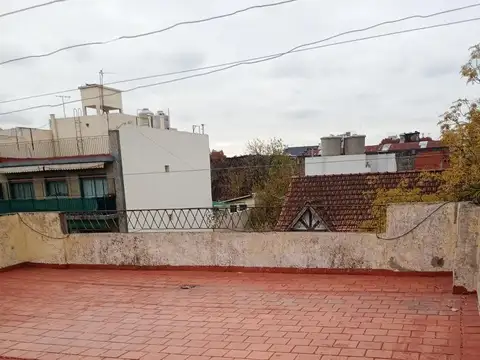 Tipo Casa 3 Amb. C/Balcon y Terraza Cortina al 1100 