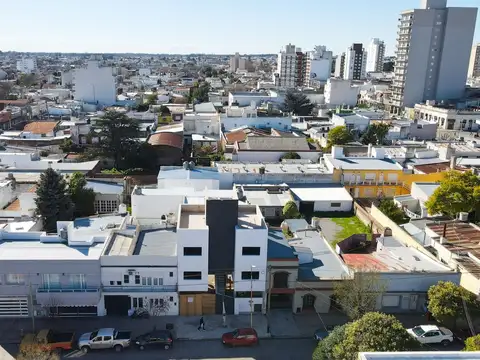 TRIPLEX 3 DORMITORIOS CON PATIO CENTRO TANDIL