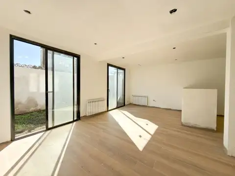 TRIPLEX 3 DORMITORIOS CON PATIO CENTRO TANDIL