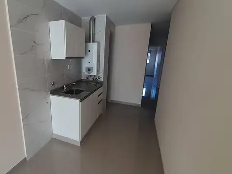 VENTA: Departamento monoambiente contrafrente con balcón. Martin-Rosario.