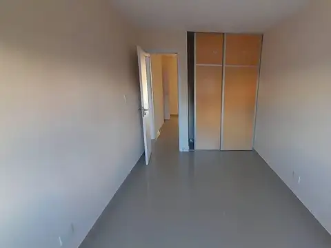 VENTA: Departamento monoambiente contrafrente con balcón. Martin-Rosario.